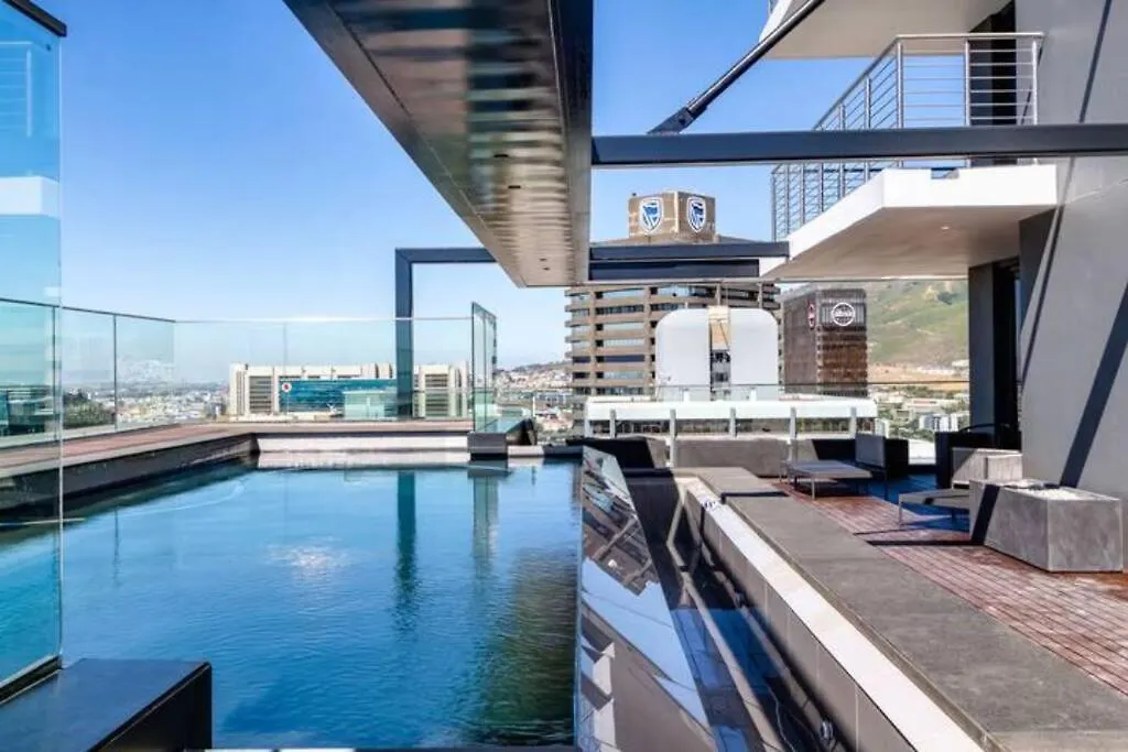 Sky-High 1Br Views & Bree Street Vibes Διαμέρισμα Κέιπ Τάουν